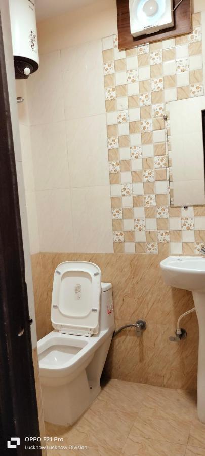 Hotel Kbs Lakhnau Kültér fotó