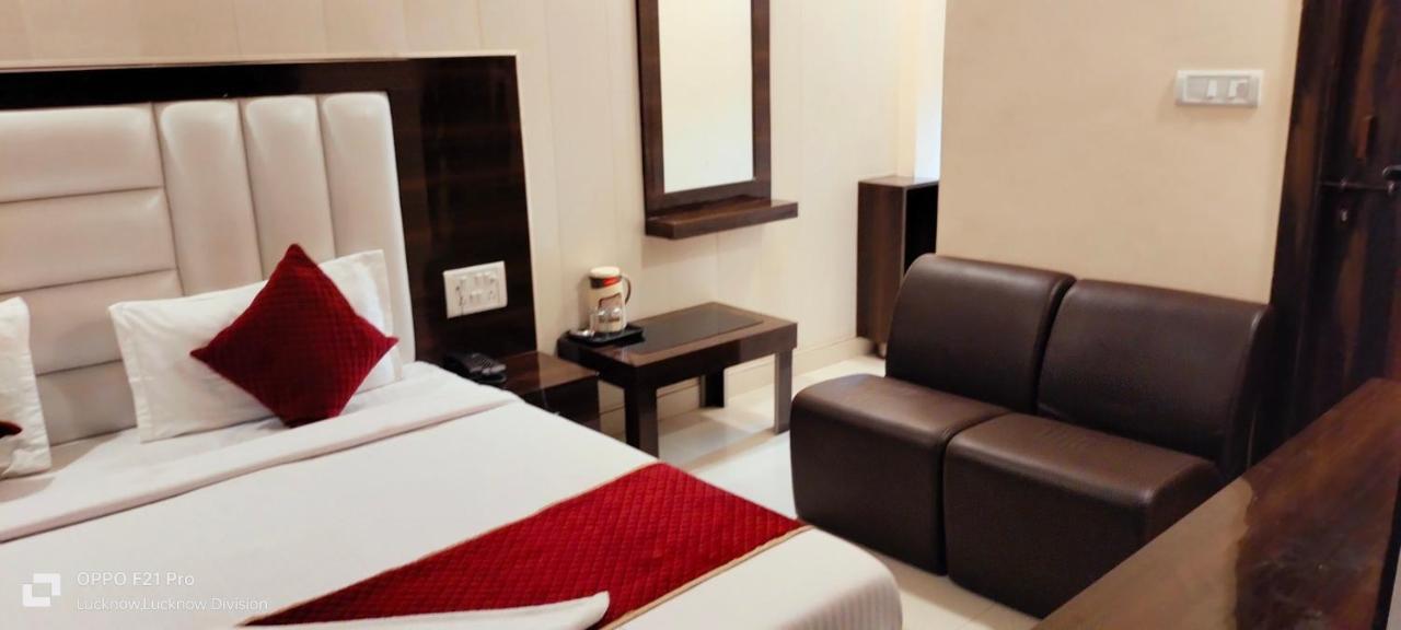 Hotel Kbs Lakhnau Kültér fotó