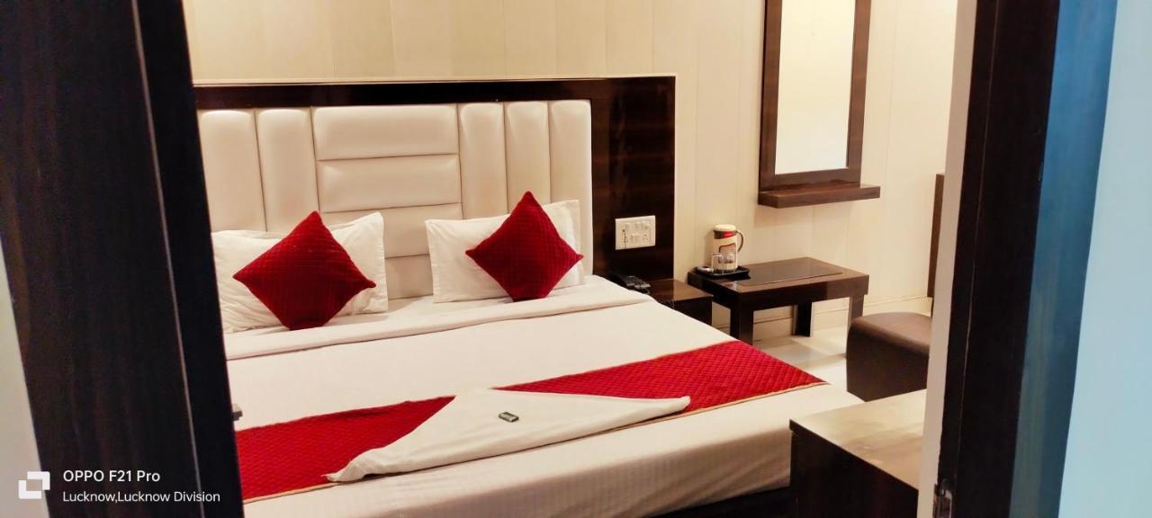 Hotel Kbs Lakhnau Kültér fotó