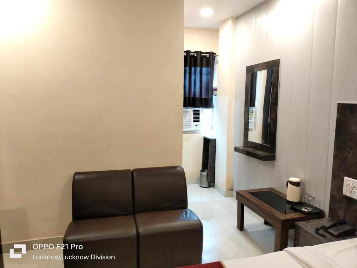Hotel Kbs Lakhnau Kültér fotó