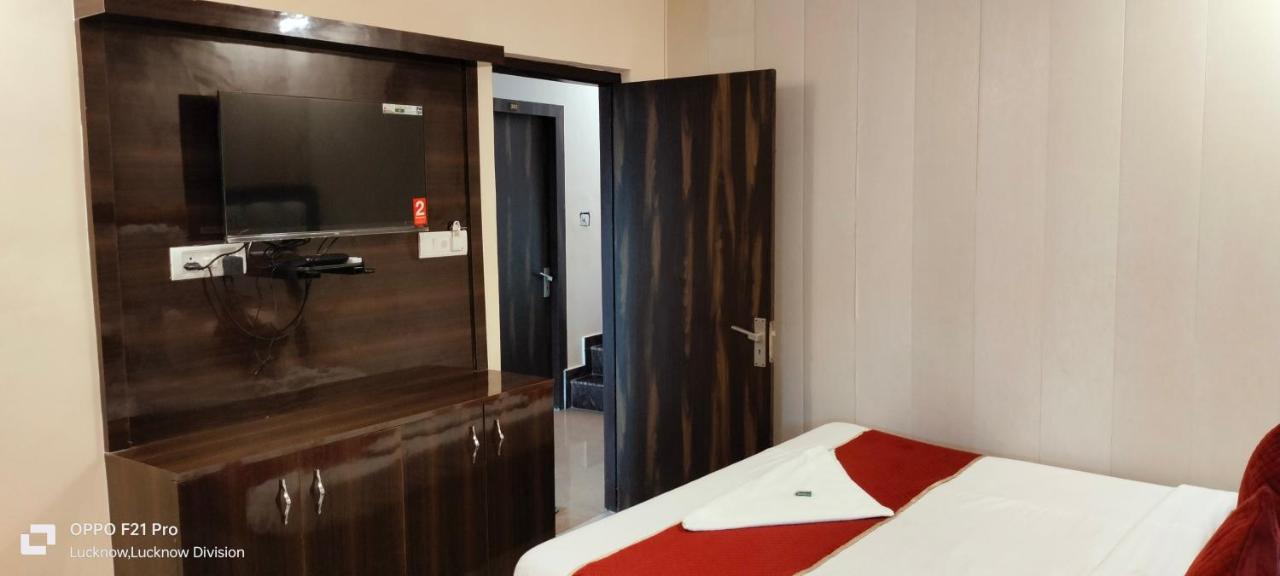 Hotel Kbs Lakhnau Kültér fotó